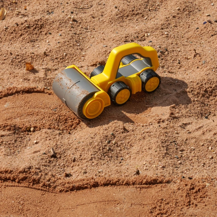 Walec BIG Power Worker — zbliżenie na miękkie opony i mechaniczne detale bocznego profilu zabawki