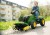 Widok z góry na cylindry szczotek zamiatarki Rolly Toys — ułożenie włosia i strefy roboczej urządzenia