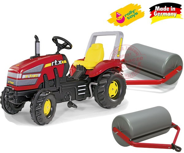 Widok spodniej części walca — detale mechanizmu przyłączeniowego i zaczepu Rolly Toys do traktorka