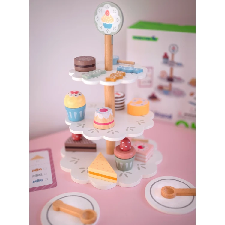 Ujęcie prezentujące rozkład półek patery Słodkości — propozycja ekspozycji słodkości TOOKY TOY