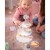 Kompozycja aranżacyjna z paterą TOOKY TOY — stojak na ciasta w kuchennym wnętrzu