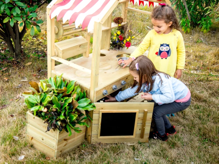Drewniane akcesoria kuchenne do kuchni Classic World EDU, widok z bliska