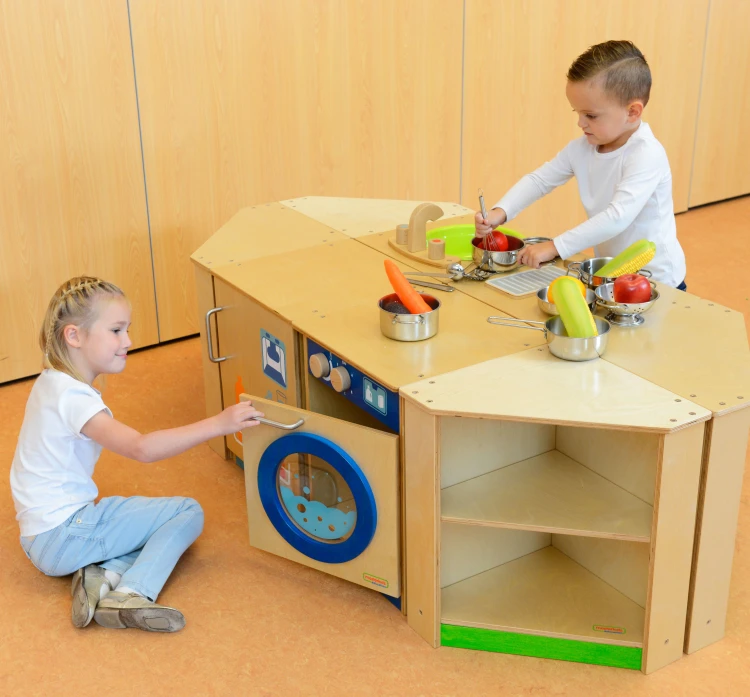 Detal drewnianych uchwytów i zawiasów szafki MASTERKIDZ — gładkie wykończenie bez ostrych krawędzi