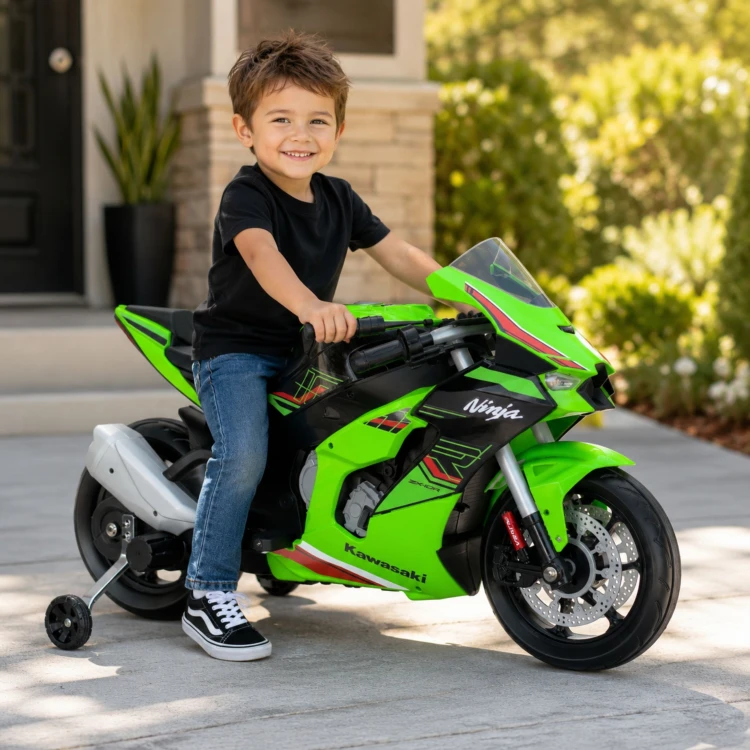 Detal kierownicy motocyklu INJUSA Kawasaki Ninja ZX R10 — manetki, lusterko i tablica przyrządów z bliska