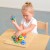 Detale zębów kół i punktów styku na tablicy Montessori MASTERKIDZ 55 — kontrast kolorów i faktur