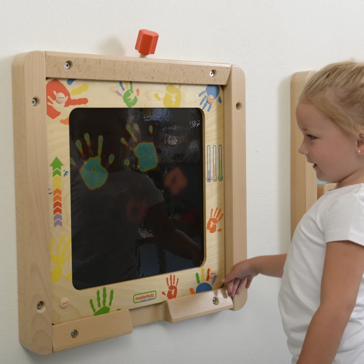Tył tablicy MASTERKIDZ — mocowanie i gładkie wykończenie, widoczna struktura materiału i elementy montażowe