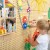 Bok tablicy z widocznym mocowaniem i otworami montażowymi — konstrukcja Tablica Ścienna Koła Zębate MASTERKIDZ