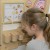 Tablica Montessori MASTERKIDZ ustawiona poziomo — zastosowanie podczas zajęć grupowych w klasie