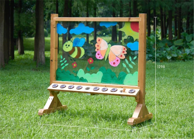 Widok od tyłu akrylowej tablicy MASTERKIDZ — stabilna konstrukcja i miejsce na kubeczki do farb