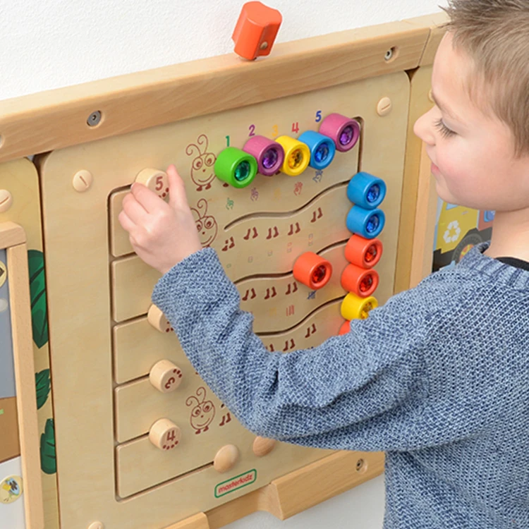 Widok boczny tablicy MASTERKIDZ — układ gąsieniczek i odstępy między ruchomymi elementami