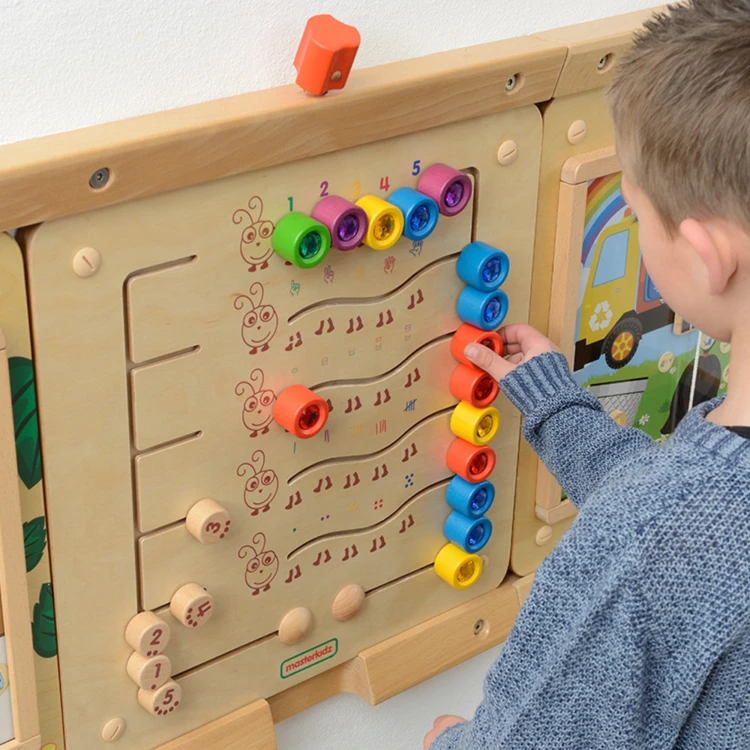 Karta z instrukcjami przy tablicy MASTERKIDZ — przykłady zabaw i ćwiczeń do nauki liczb