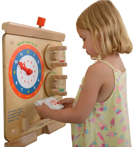 Nauka odczytywania zegara MASTERKIDZ 55 — front tablicy ściennej Flex z czytelnymi cyframi i ruchomymi wskazówkami