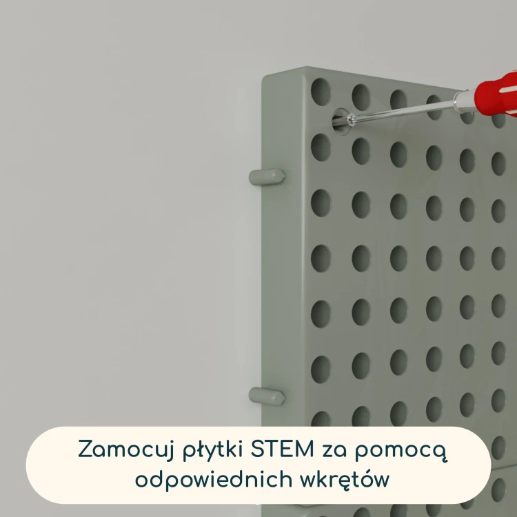Tablica Naukowa MASTERKIDZ zamontowana na zewnątrz — przykład zastosowania w przestrzeni ogrodowej