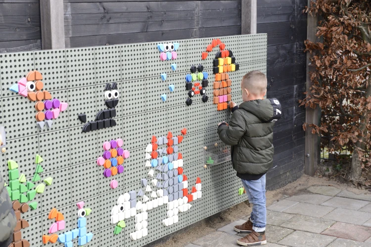 Detale kształtów kołeczków — krawędzie i formy figur geometrycznych z zestawu MASTERKIDZ