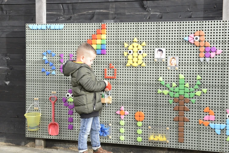 Wkład segregujący z kołeczkami — porządek i przechowywanie elementów zestawu MASTERKIDZ 64szt