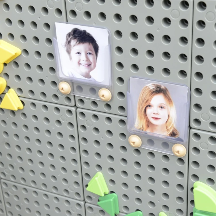 Detale przezroczystej kieszonki MASTERKIDZ — zbliżenie szwów i krawędzi etui na karty