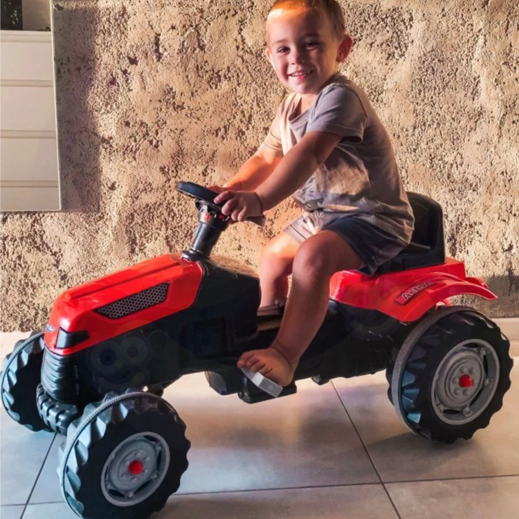 Ciche koła traktor na pedały WOOPIE - zbliżenie na powierzchnię kół i mocowania osi