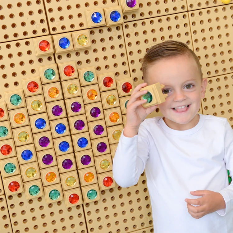 Detal pojedynczego diamencika — gładka, błyszcząca powierzchnia akrylu MASTERKIDZ widoczna z bliska