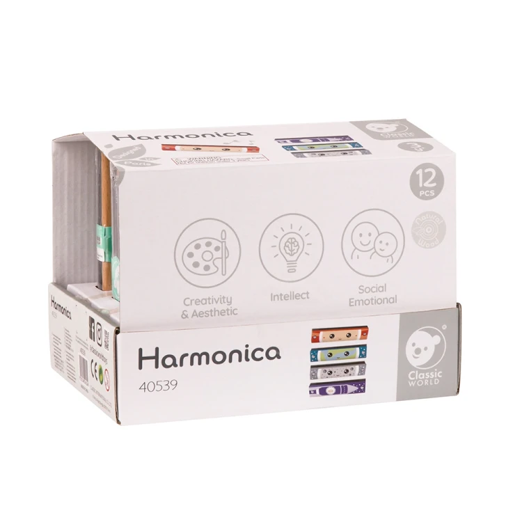 Harmonijka CLASSIC WORLD na jasnym tle - całość instrumentu i kontrast drewnianej powierzchni