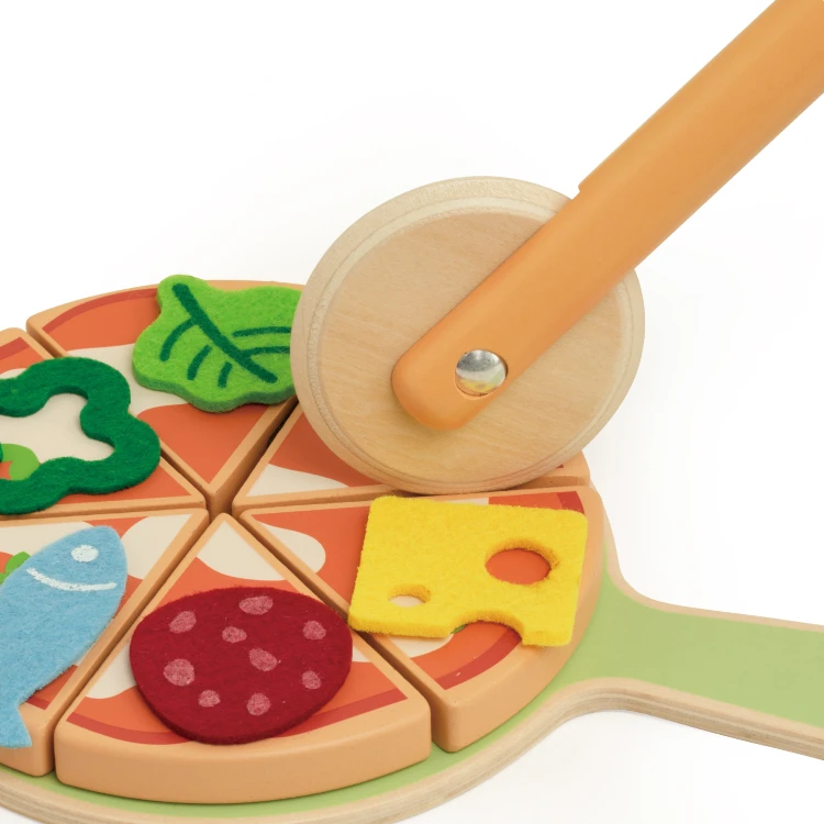 Elementy imitujące pizzę i dodatki przy piecu CLASSIC WORLD — kolorowe kawałki do komponowania