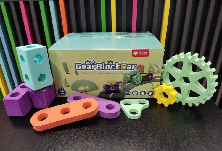 Detal plastikowych łączników i kół zębatych zestawu piankowych klocków Gear Joy I