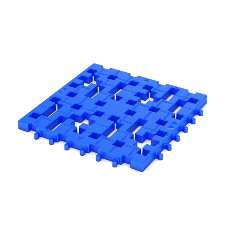 Płytka Meli Maxi połączona z klockami o module 4,2 × 4,2 cm, ilustrująca kompatybilność między elementami i stabilność podłoża.