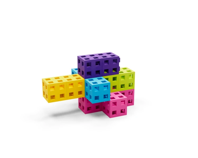 Perspektywa z góry na ułożone sześciany Meli Cube Pink tworzące wzór geometryczny, pokazująca możliwości kompozycji.