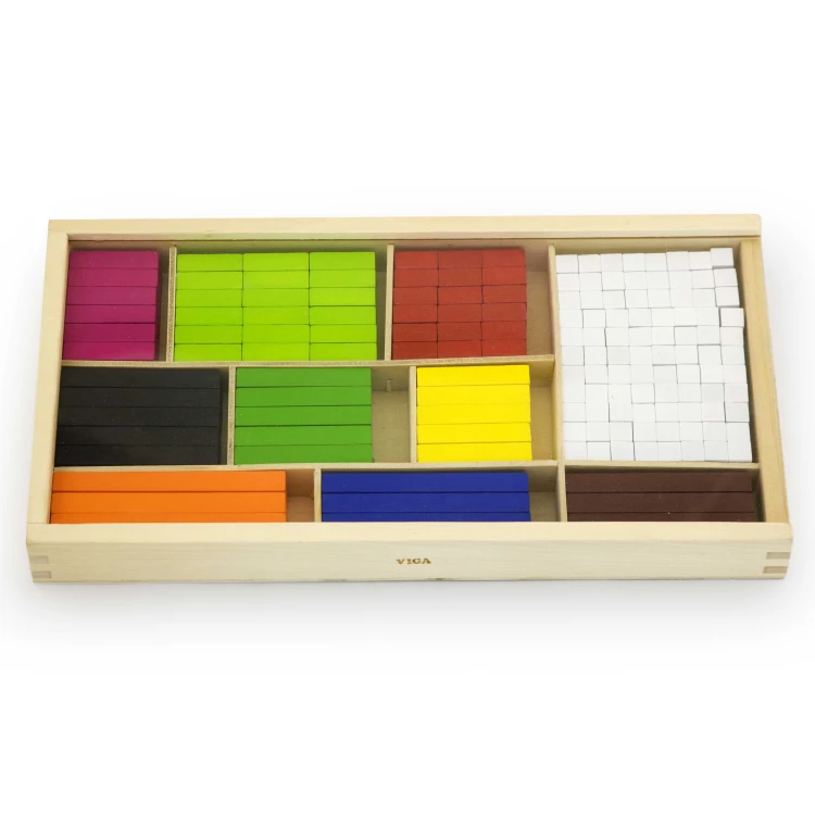 Widok zestawu rozłożonego na podkładce: klocki Cuisenaire'a poukładane według wysokości i barwy
