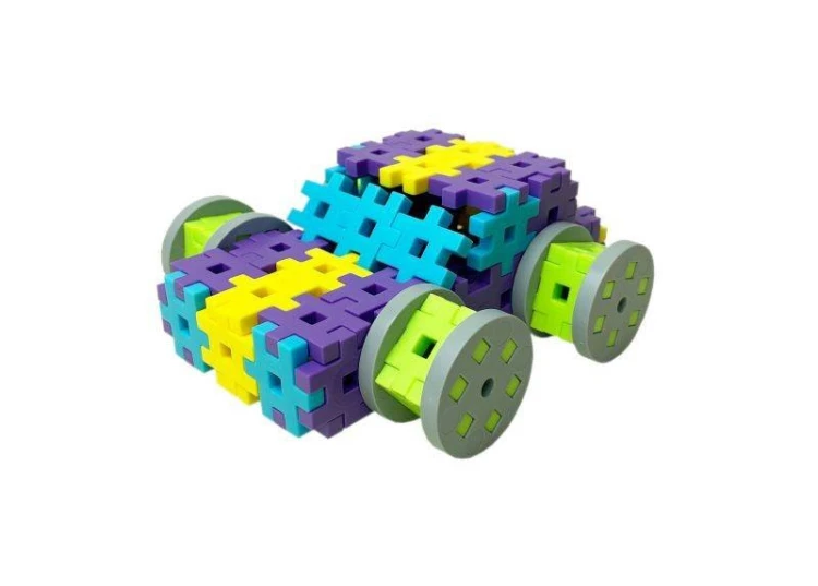 Przykładowa konstrukcja 3D stworzona z wafli 2,5 × 2,5 cm ilustrująca możliwości zestawu