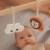 Widok z góry pałąka Baby Gym VIGA PolarB — rozmieszczenie zawieszek i przestrzeń nad matą