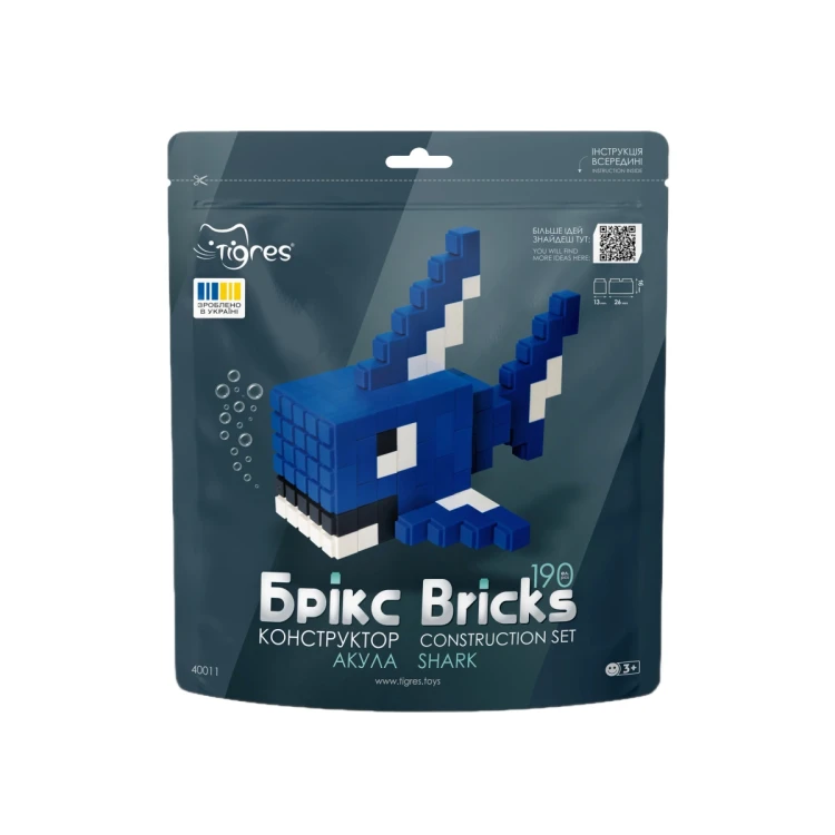 Gotowy model rekina z klocków Bricks Rekin ustawiony w scenie podwodnej, pokazujący efekt końcowy zabawy konstrukcyjnej