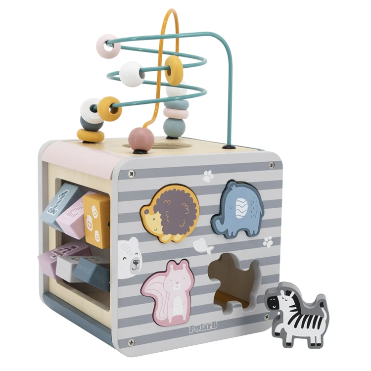 Zbliżenie na labirynt z kulkami w Activity Box VIGA PolarB — ruchome tory i prowadnice pokazane w akcji