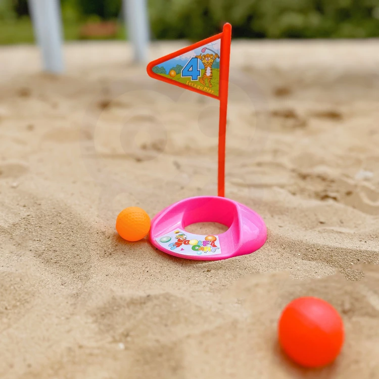 Kije golfowe w zestawie WOOPIE — uchwyty i główki kijów w naturalnym ułożeniu, widoczna rękojeść