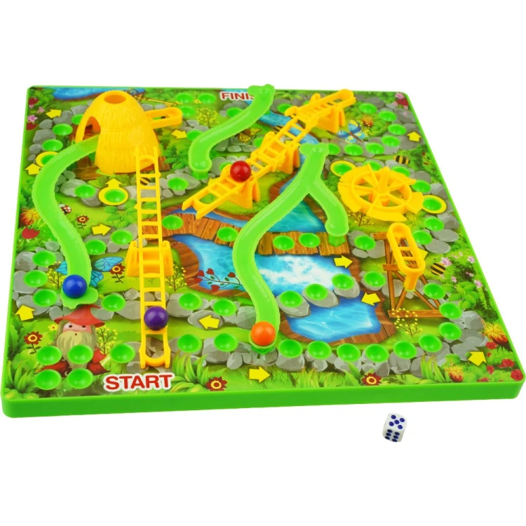 Dzieci grają w Drabiny i Węże WOOPIE — rozgrywka przy stole, ruch pionków i radość z zabawy