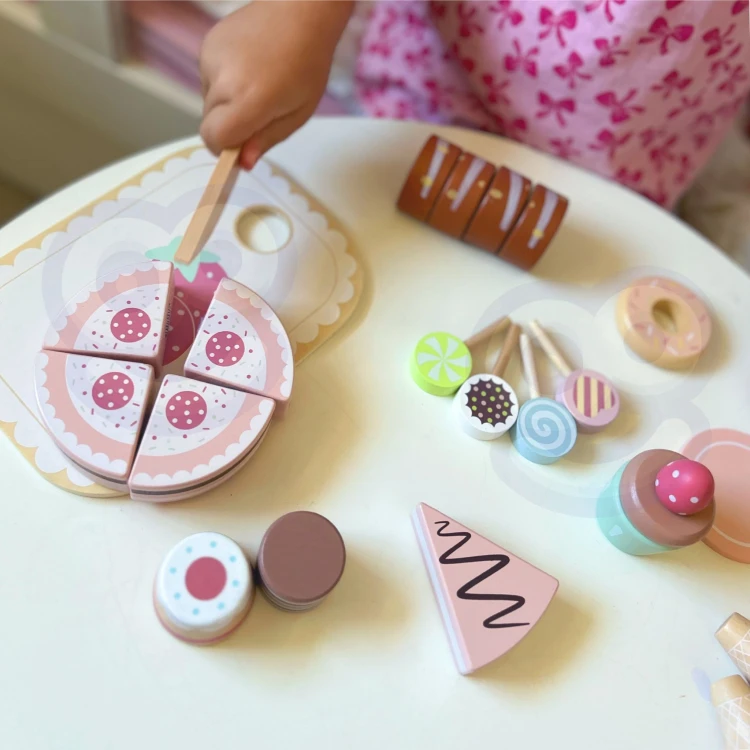 Komplet akcesoriów w pudełku — łopatka, nóż i podstawka do krojenia drewnianych słodkości TOOKY TOY