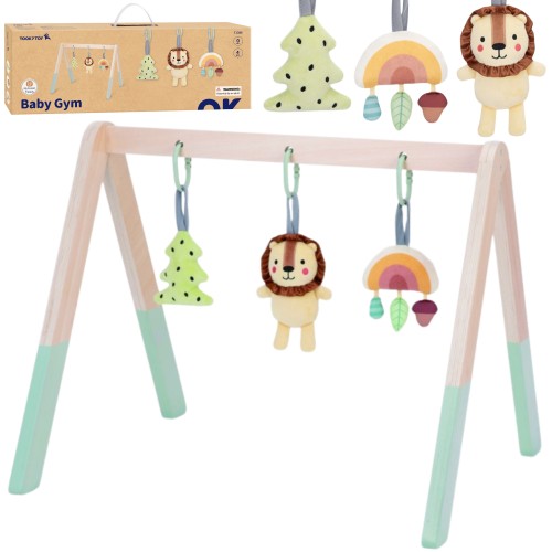 TOOKY TOY Baby Gym — stojak edukacyjny z trzema pluszowymi zawieszkami, widok frontalny zestawu