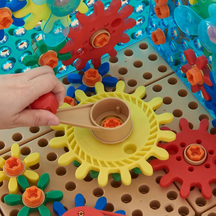 Koła zębate MASTERKIDZ — zbliżenie na zazębiające się elementy i szczegóły łączeń