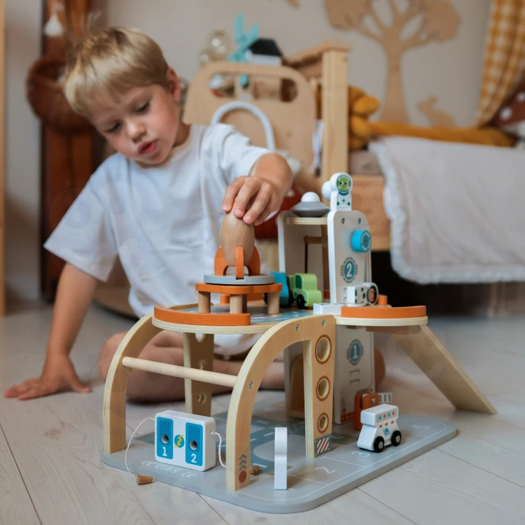 Rozłożona stacja kosmiczna TOOKY TOY — wszystkie wejścia, mostki i parkingi widoczne z profilu