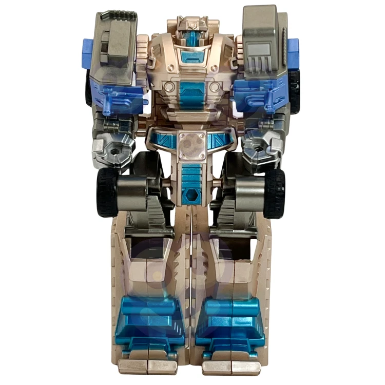 Zbliżenie na tryby i ramiona robota WOOPIE — detal mechaniki transformacji oraz faktura plastikowych części