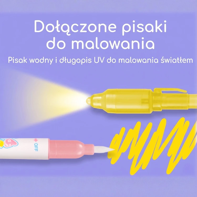 Ujęcie z boku maty wodnej WOOPIE 2w1 — dziecko tworzy rysunki wodne na rozłożonej macie