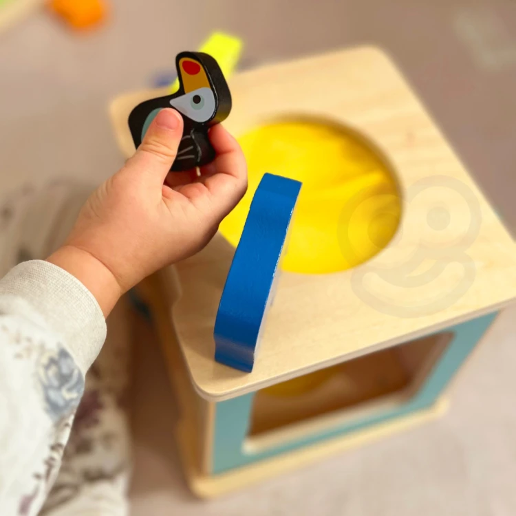 Drewniane elementy edukacyjne WOOPIE Green Box — zbliżenie na kształty i staranne wykończenie powierzchni