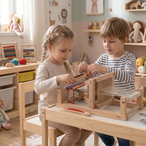 Zbliżenie na mechanizm i naturalną strukturę drewna krosna tkackiego VIGA