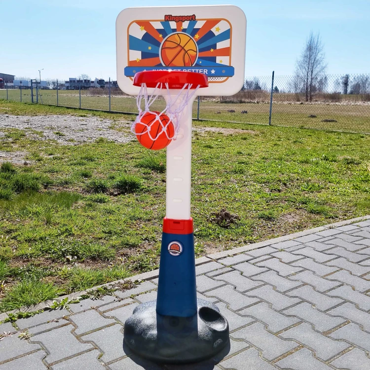 Zbliżenie na plastikową obręcz i siatkę zestawu koszykówka WOOPIE — detal montażu i wykończenia.
