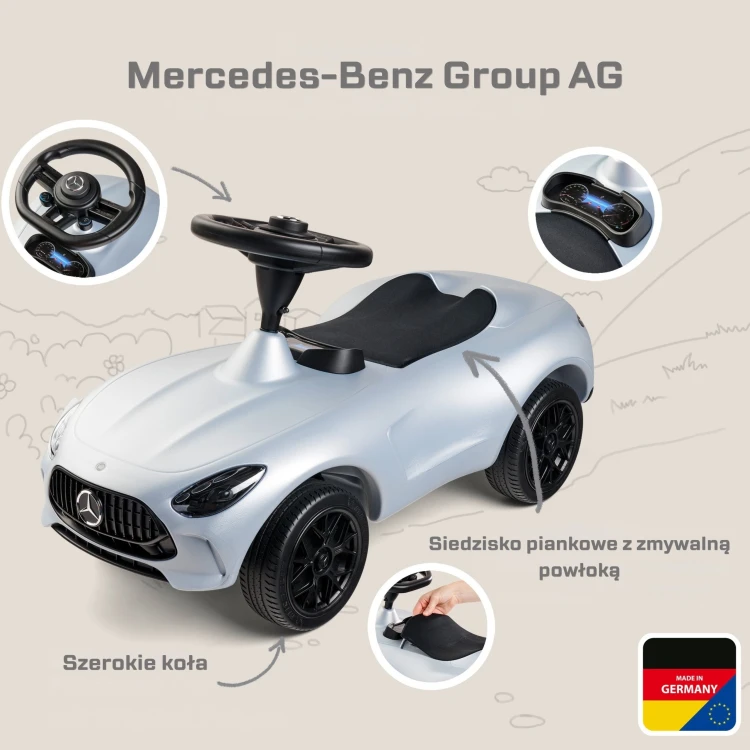 Zbliżenie na naklejki i detale Mercedes AMG GT na nadwoziu jeździka Bobby Car marki BIG