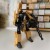 Robot WOOPIE w półprzekształceniu do czołgu — zbliżenie na gąsienice i mechaniczne detale w brązie