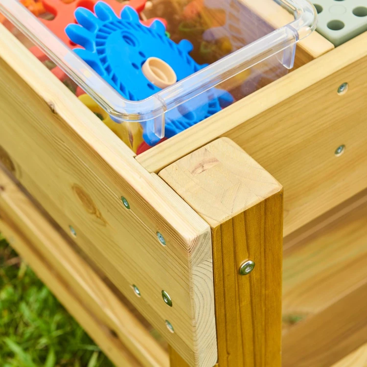 Detal łączeń drewnianych MASTERKIDZ — zbliżenie na mocowania i wykończenia stołu edukacyjnego
