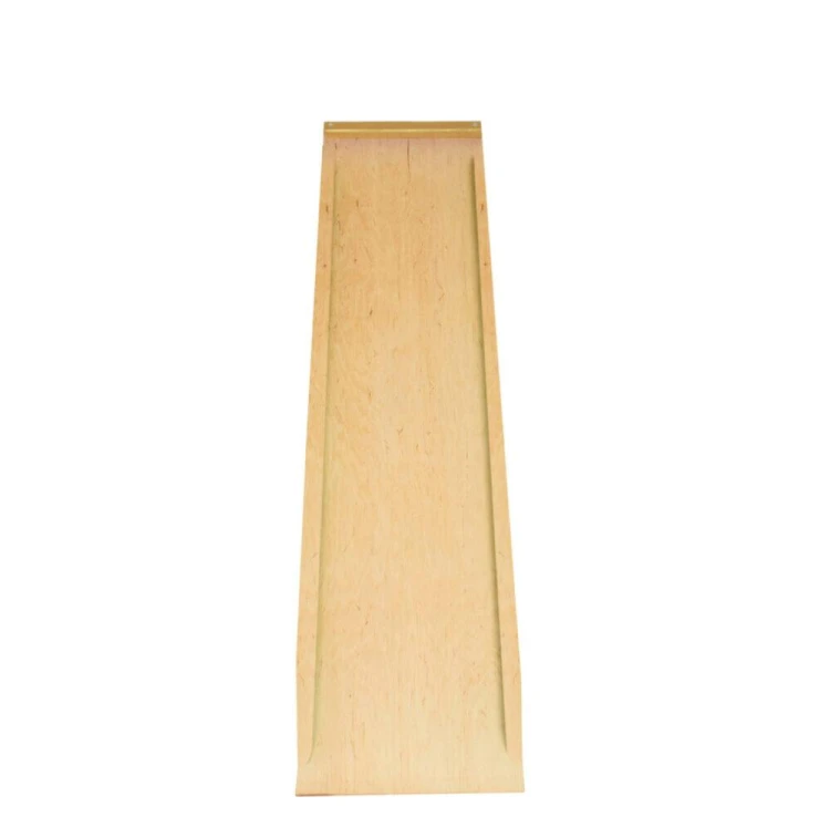 Ujęcie z góry zjeżdżalni Wood z zaznaczonymi wymiarami długości 125 cm i szerokości 35 cm oraz mocowaniami