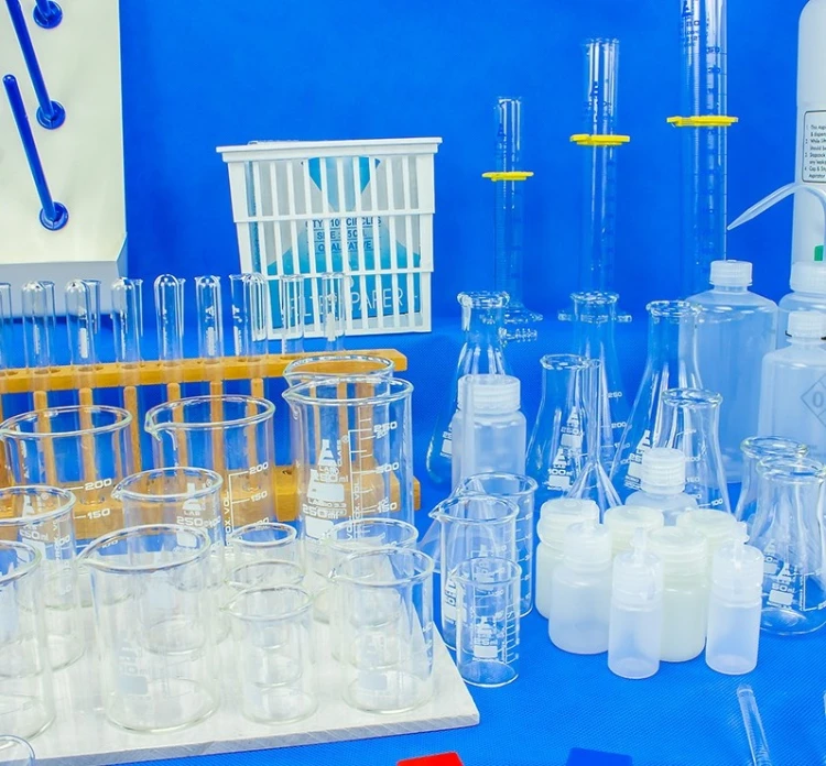Akcesoria laboratoryjne z zestawu JANGAR do przygotowywania doświadczeń