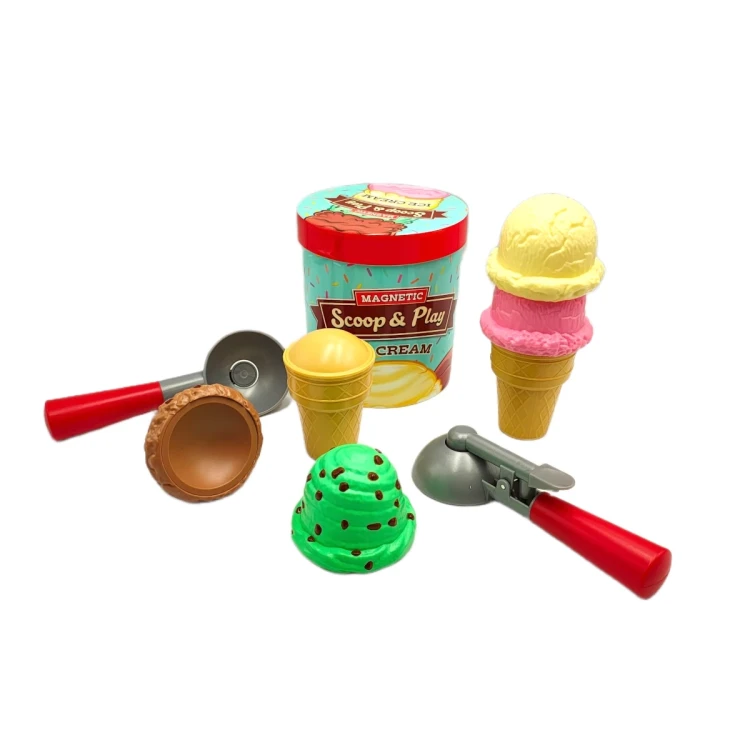 Dziecko bawiące się magnetycznym zestawem Lodziarnia Scoop &amp; Play Popular Playthings