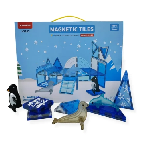 Transparentne płytki magnetyczne serii Ocean w odcieniach błękitu z nadrukiem śnieżynek i fal, pokazane w kompozycji 2D i 3D.
